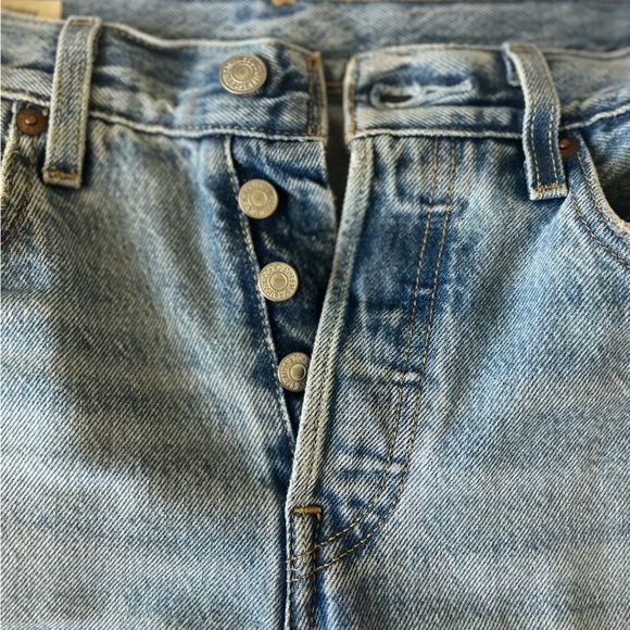 Levi 501 denim worn but still good condition. Has a slight Small stain as seen - Picture 8 of 8
